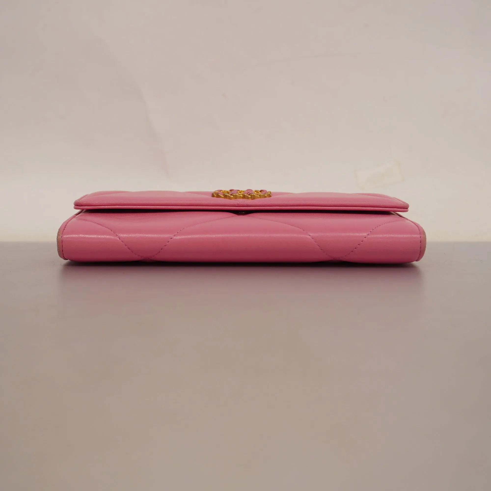 CHANEL  19 Gold Hardware Women's Lambskin Long Wallet [bi-fold] Pink