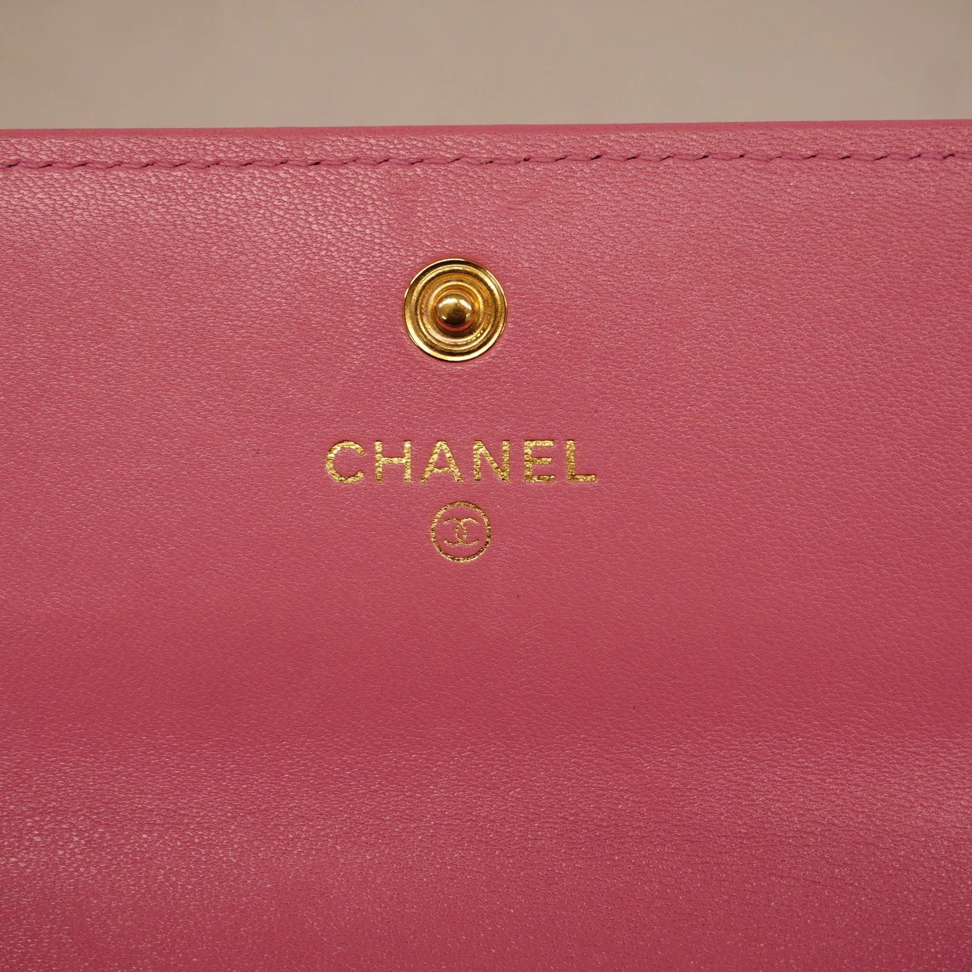 CHANEL  19 Gold Hardware Women's Lambskin Long Wallet [bi-fold] Pink