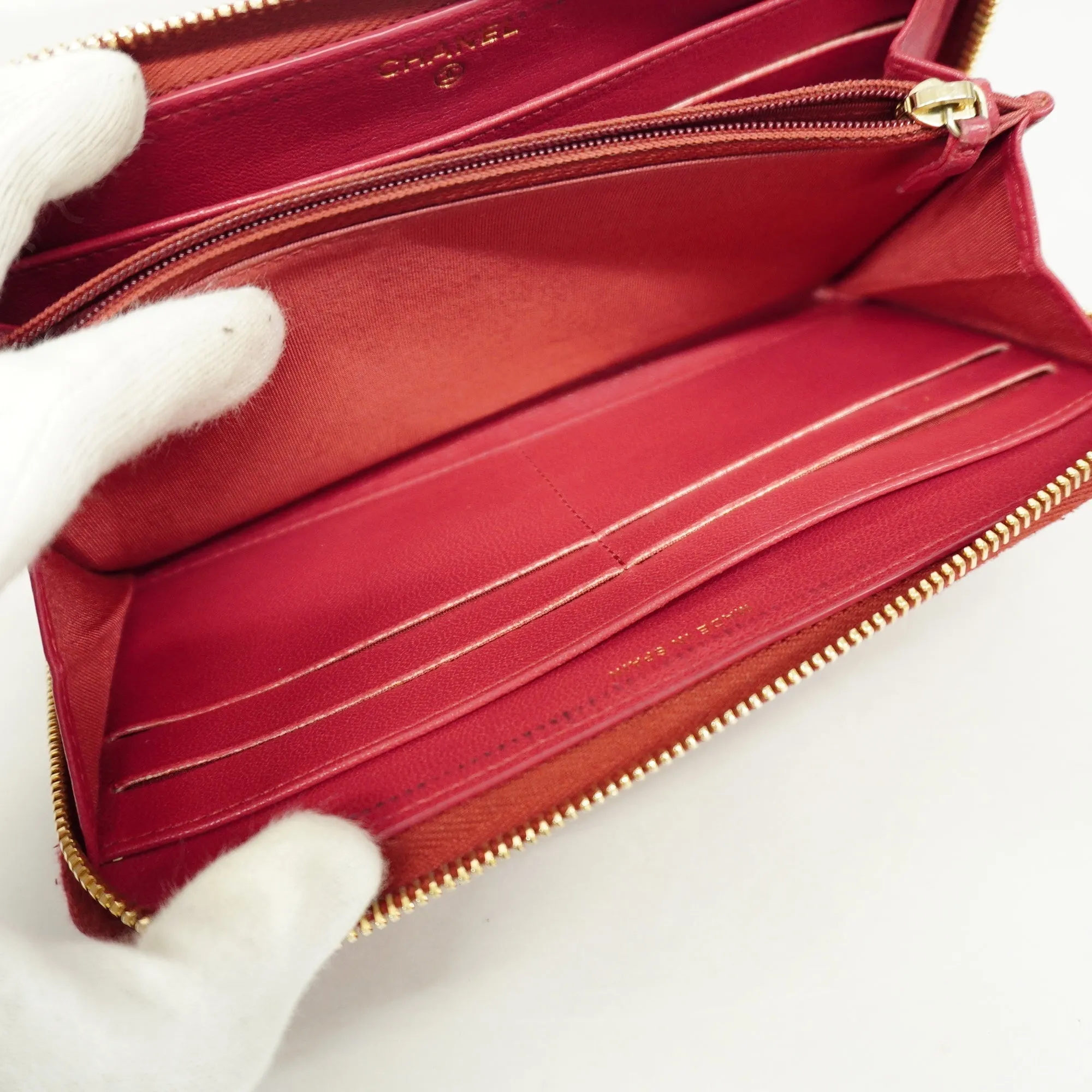 Chanel  V-stitch Gold Hardware Women's Lambskin Long Wallet [bi-fold] Pink
