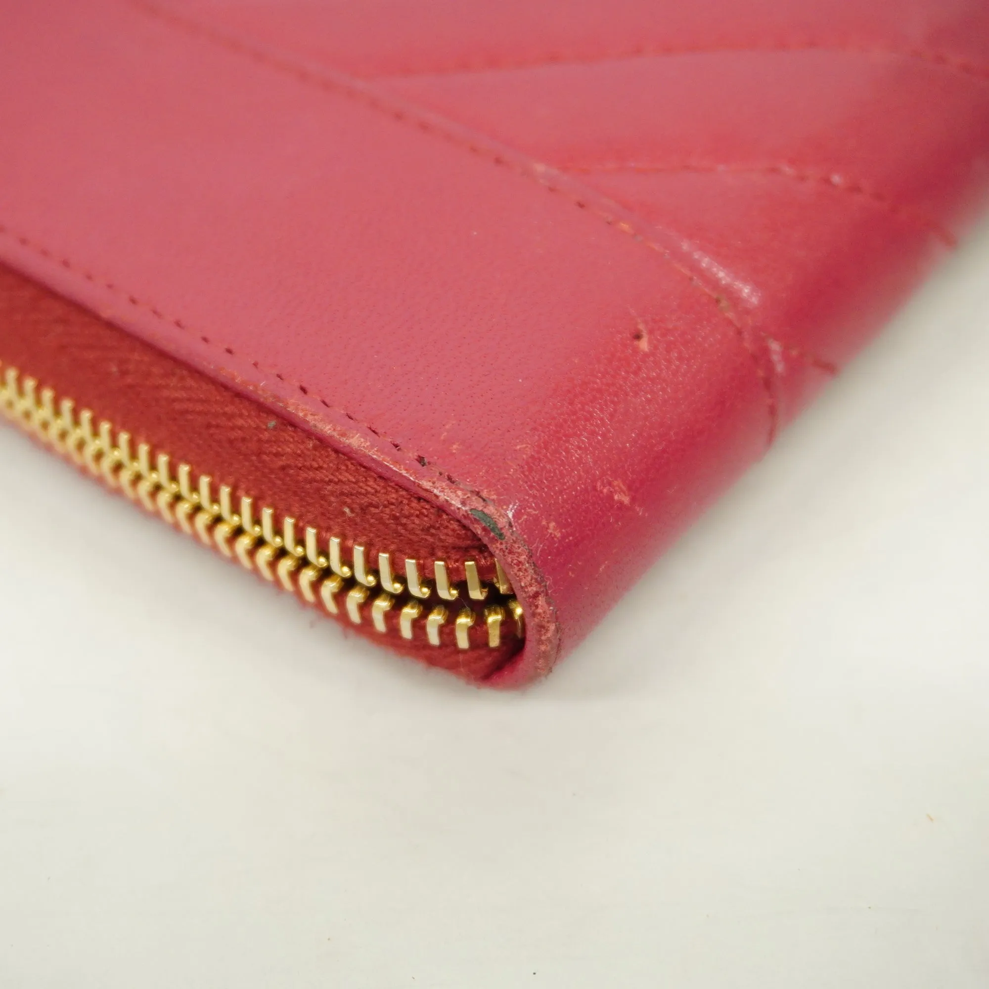 Chanel  V-stitch Gold Hardware Women's Lambskin Long Wallet [bi-fold] Pink