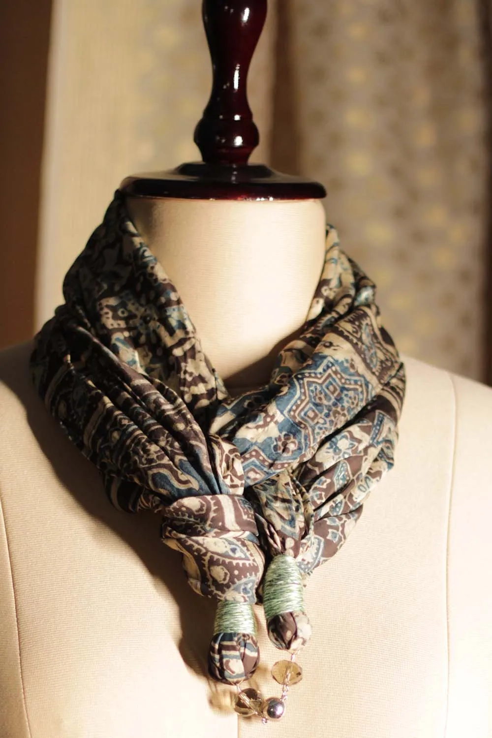 Scarf with Magnets | Black and Beige Ajrakh